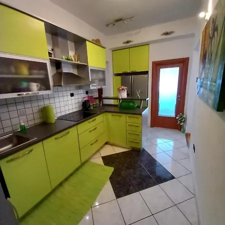 Diana Apartment Split
